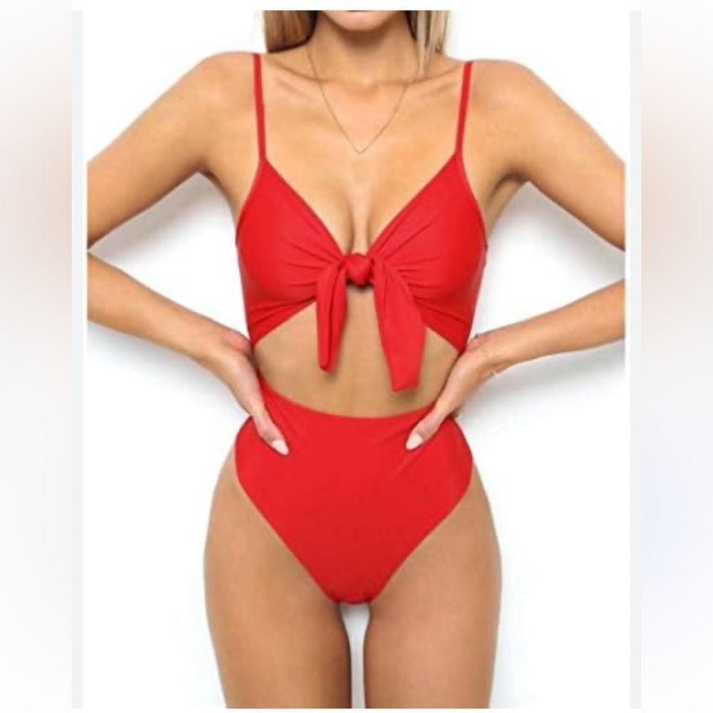 NWOT Peekaboo Swimsuit